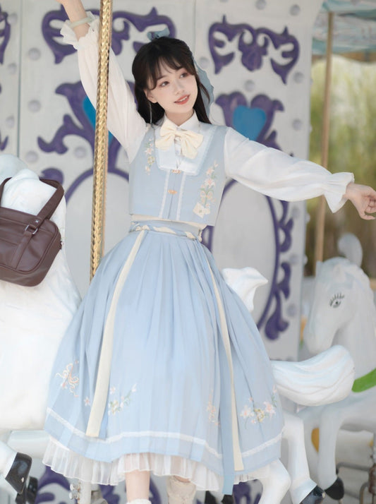Jupe gilet plissée en Chine + chemisier Idol