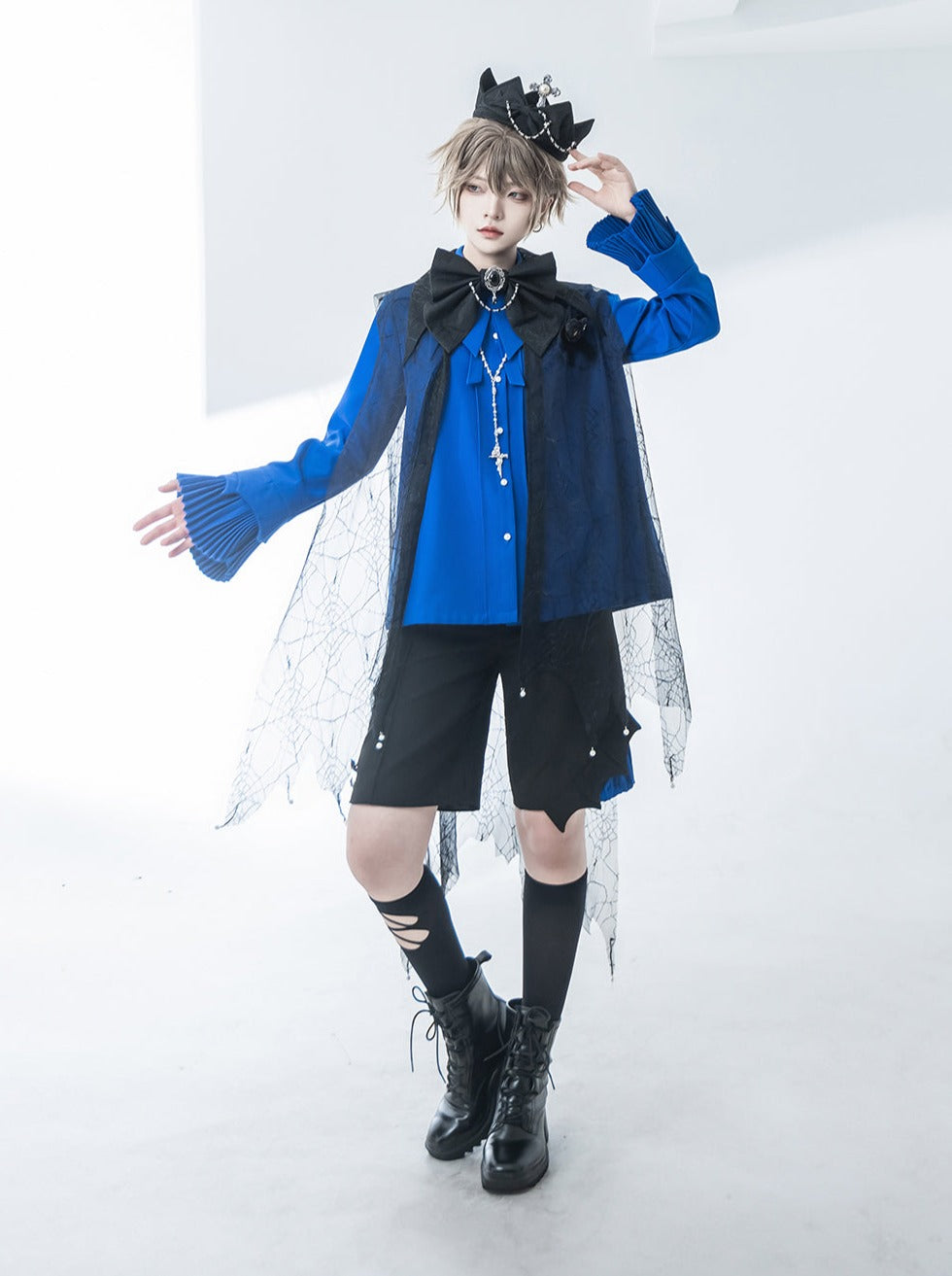 Élégant ensemble prince-cravate, nœud papillon et chemise demi-pantalon