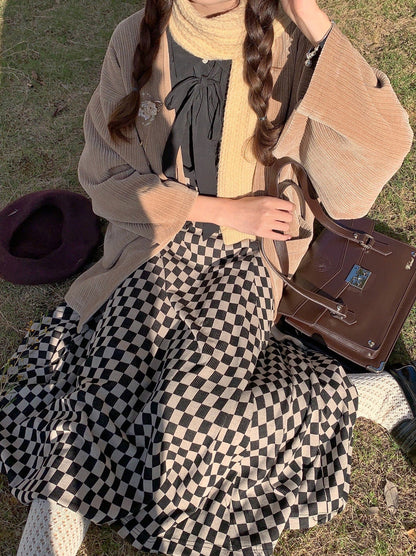 Jupe veste en mousseline rétro + jupe à carreaux en ruban et plumes foncées + broche Showa Note Gris cerise