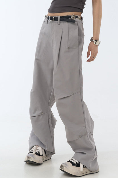 Relaxed pants fit pleated leg