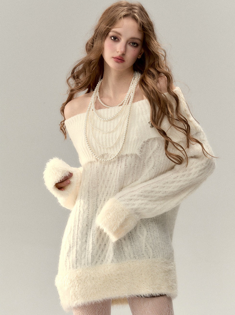 Off-the-shoulder Fur One-pointed Top