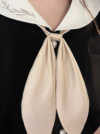 Chemise de marin à manches bouffantes et col jupe