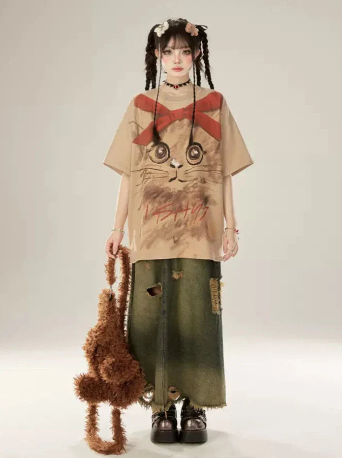 Übergroßes bemaltes T-Shirt mit großer Hand, Katze