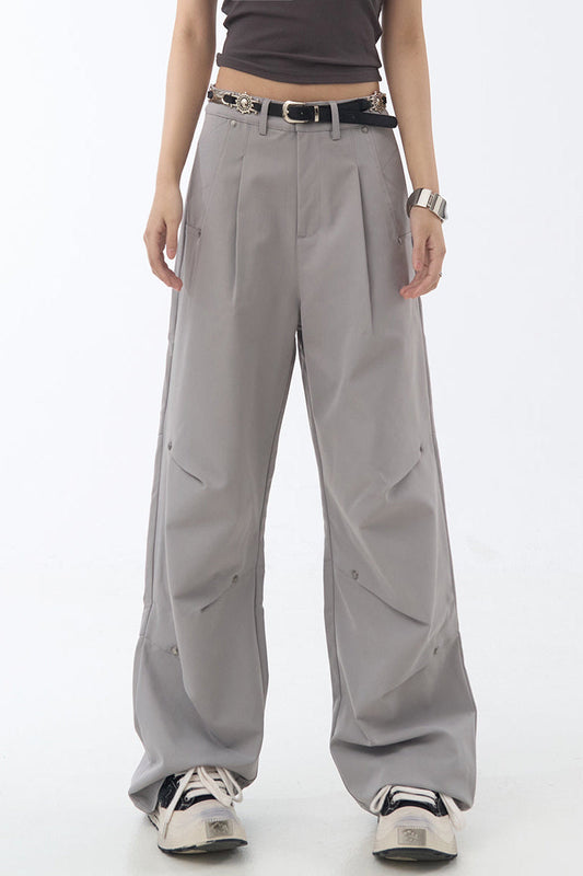 Relaxed pants fit pleated leg