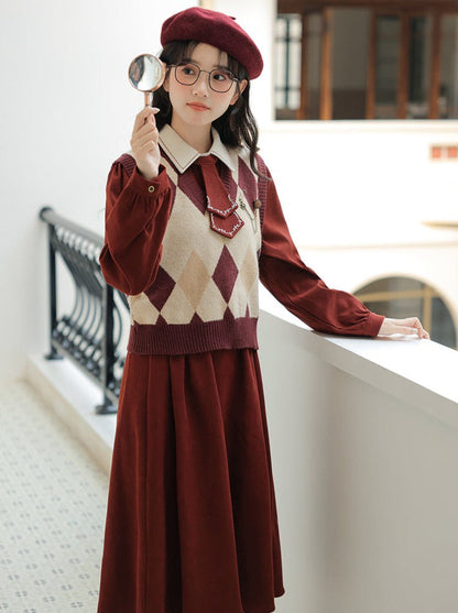 Robe design en tricot avec gilet rétro à losanges