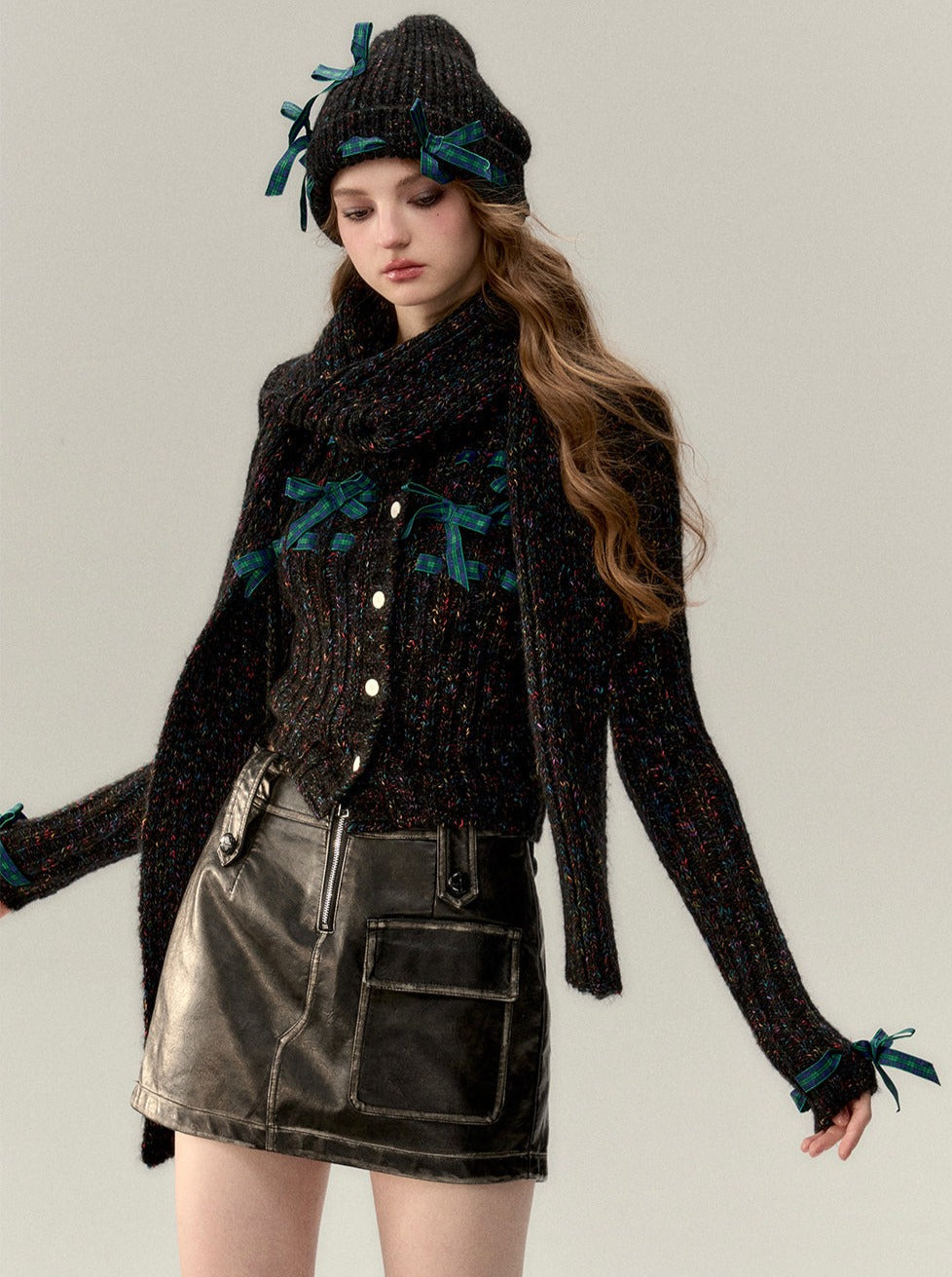 Haut en tricot côtelé à ruban + Bonnet en tricot à ruban + Fleurs en tricot