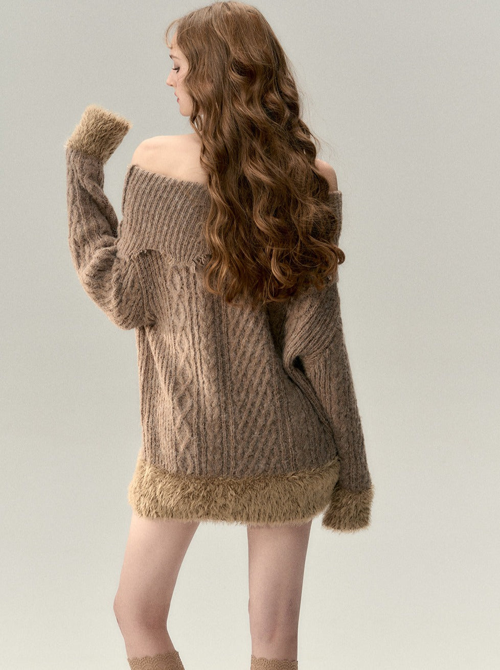 Off-the-shoulder Fur One-pointed Top