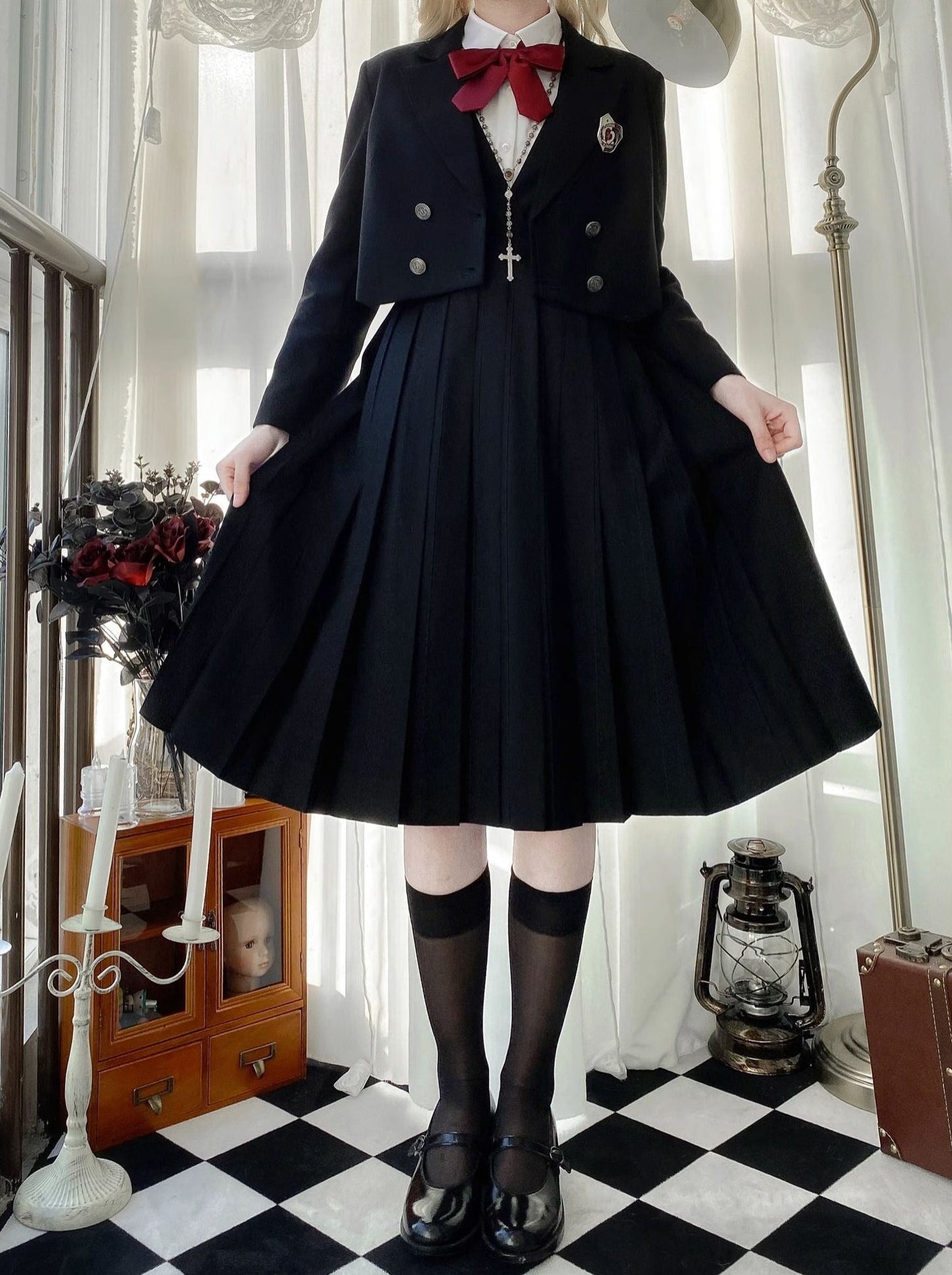 Hemdjacke Weißes Kleid Schwarzes Prinzessinnen-Kurzkleid Plissee-Stil College V-Ausschnitt