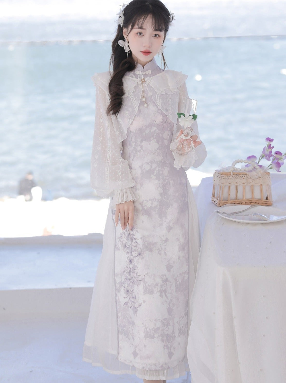 Robe chinoise à volants + cardigan violet à fleurs transparentes légères