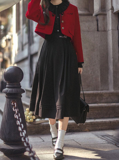 Veste lanterne rouge, manches de costume élégantes, volants, cravate, robe courte noire, ruban, rétro