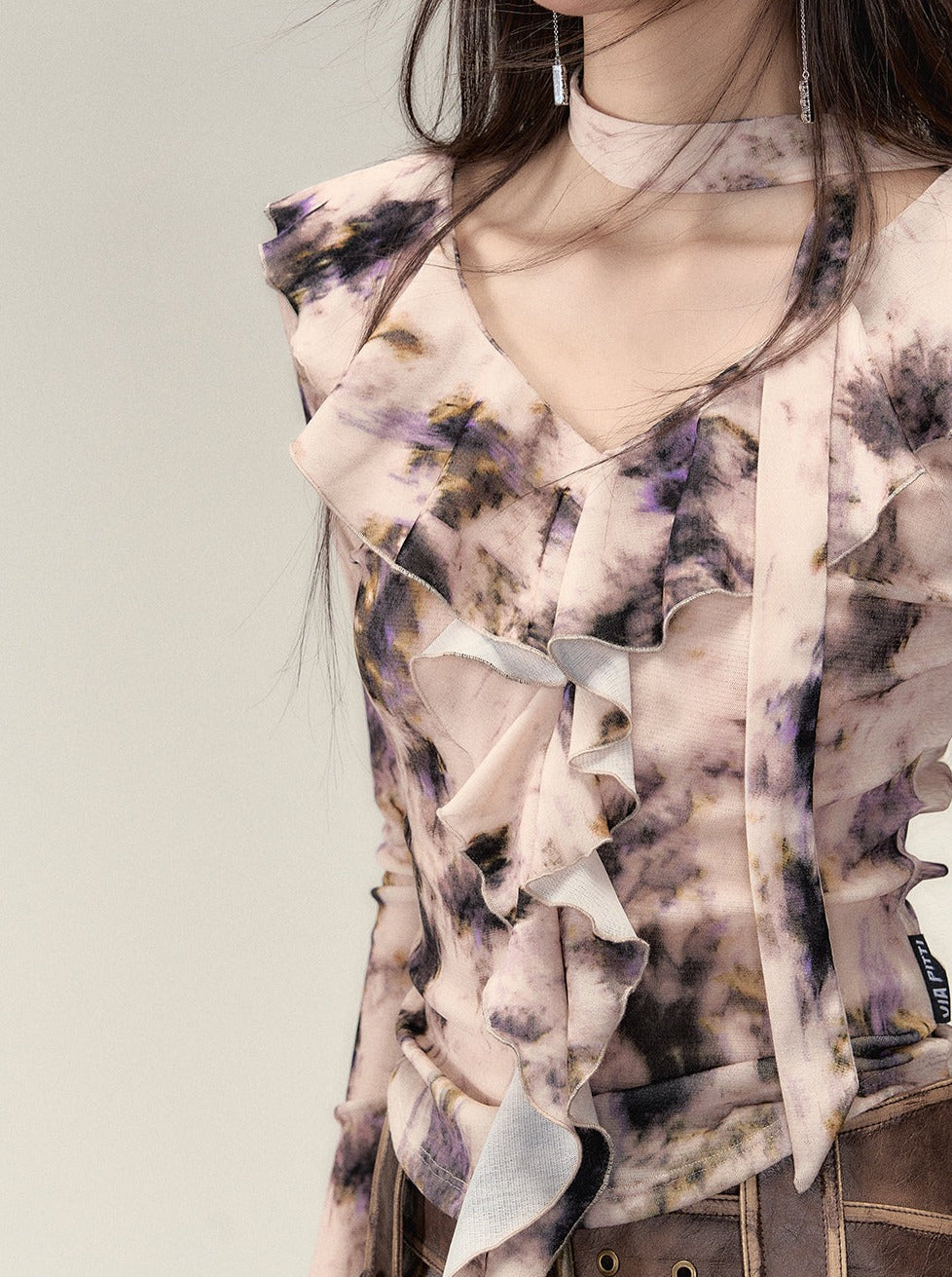 Ruffle Design Niche V-Neck Top