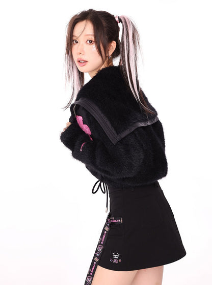 Kurze Oberbekleidung mit Pelzkragen