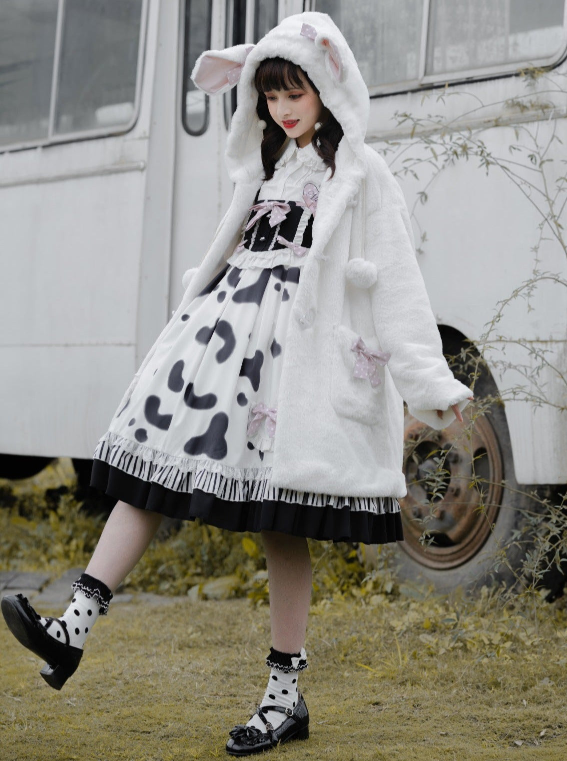 Suspender Cow Blouse Skirt Fur + Coat
