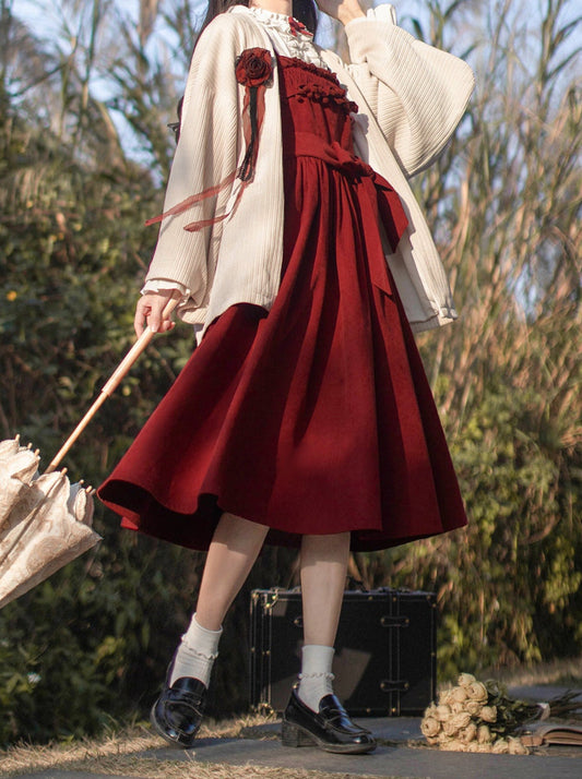 Robe à plumes blanches tissée de poèmes, chemise intérieure, corsage rose + volant, veste rétro à volants rouges, bretelles, rose