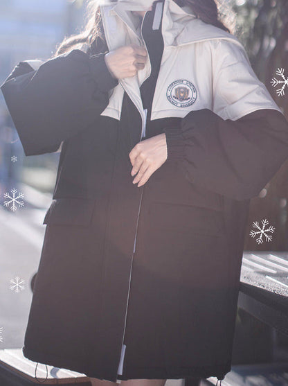 Veste à capuche style universitaire en duvet de pingouin blanc