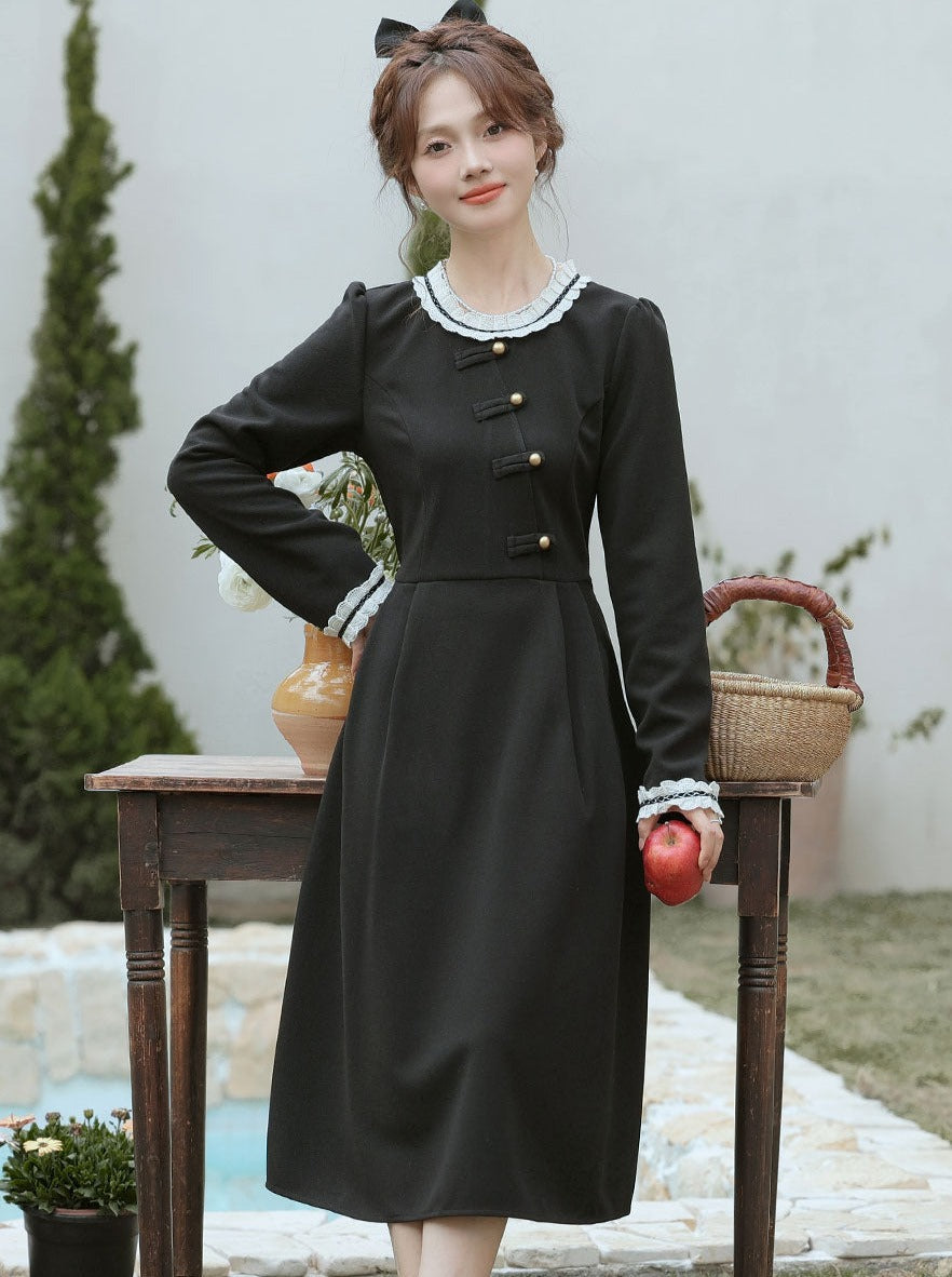 Robe rétro foncée en dentelle douce