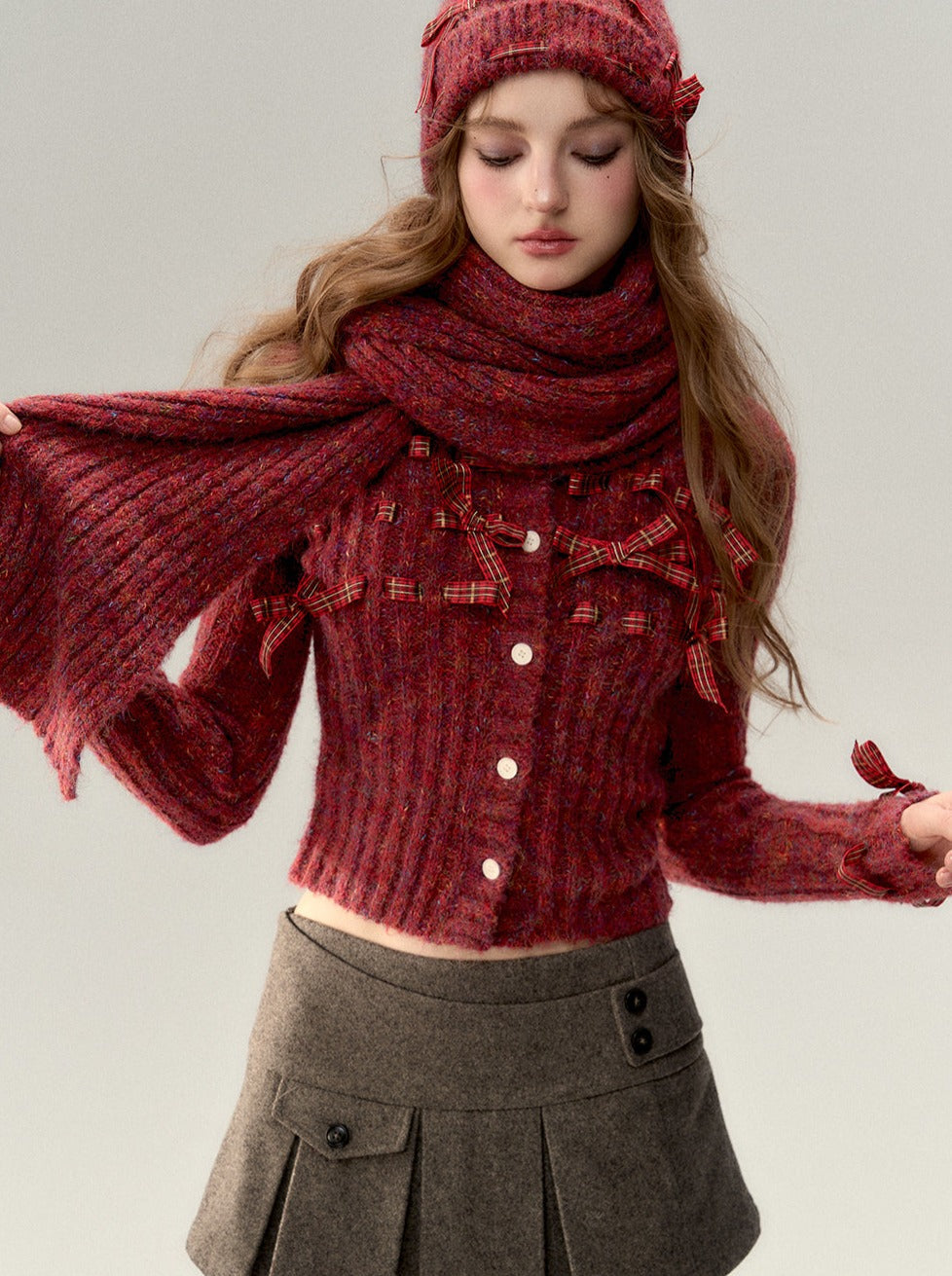 Haut en tricot côtelé à ruban + Bonnet en tricot à ruban + Fleurs en tricot