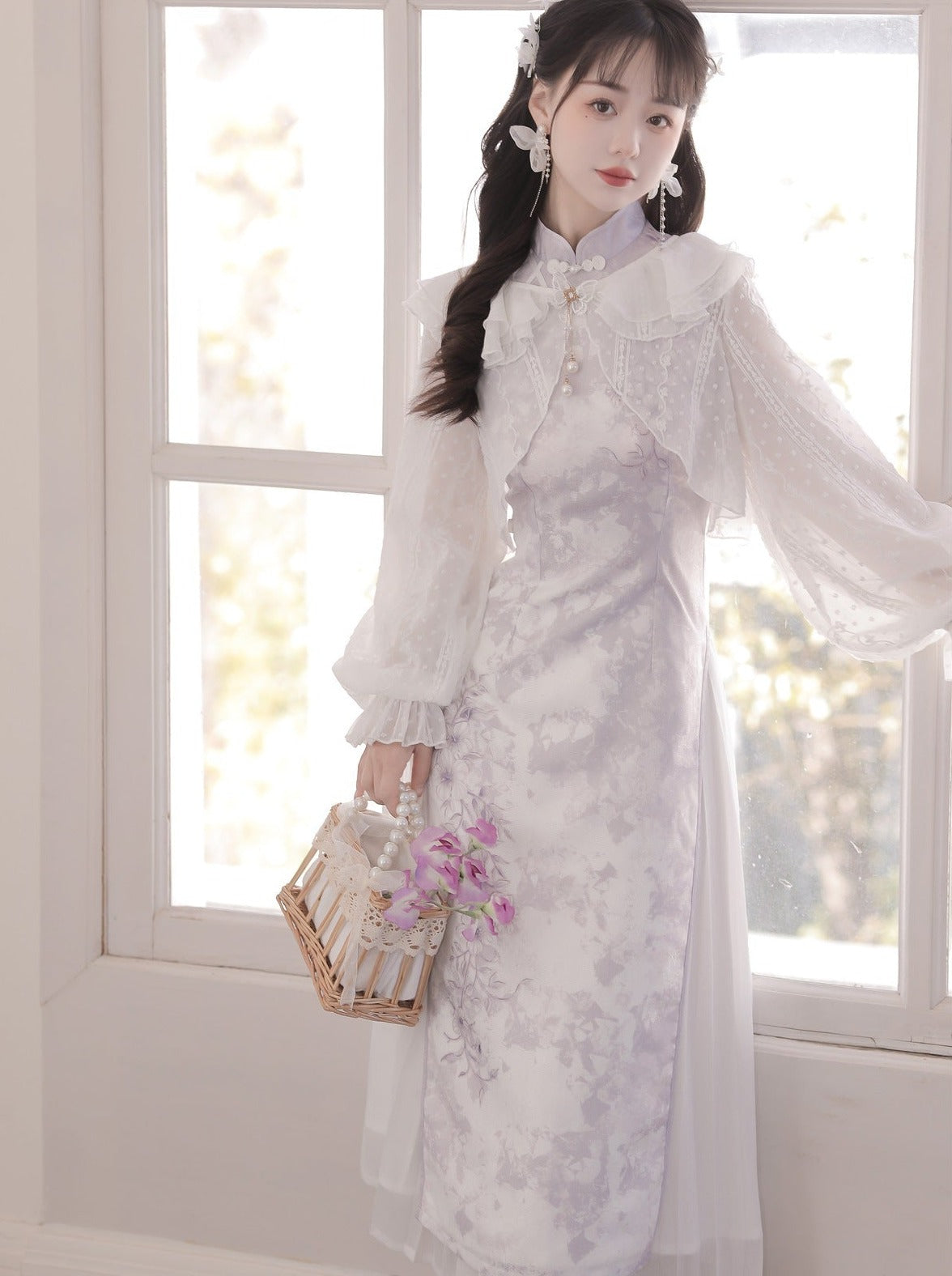 Robe chinoise à volants + cardigan violet à fleurs transparentes légères