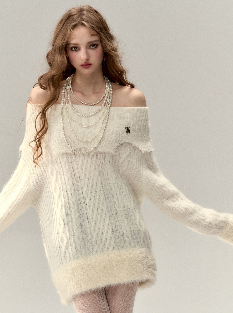 Off-the-shoulder Fur One-pointed Top