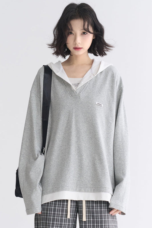 Lässiges Sweatshirt mit V-Ausschnitt