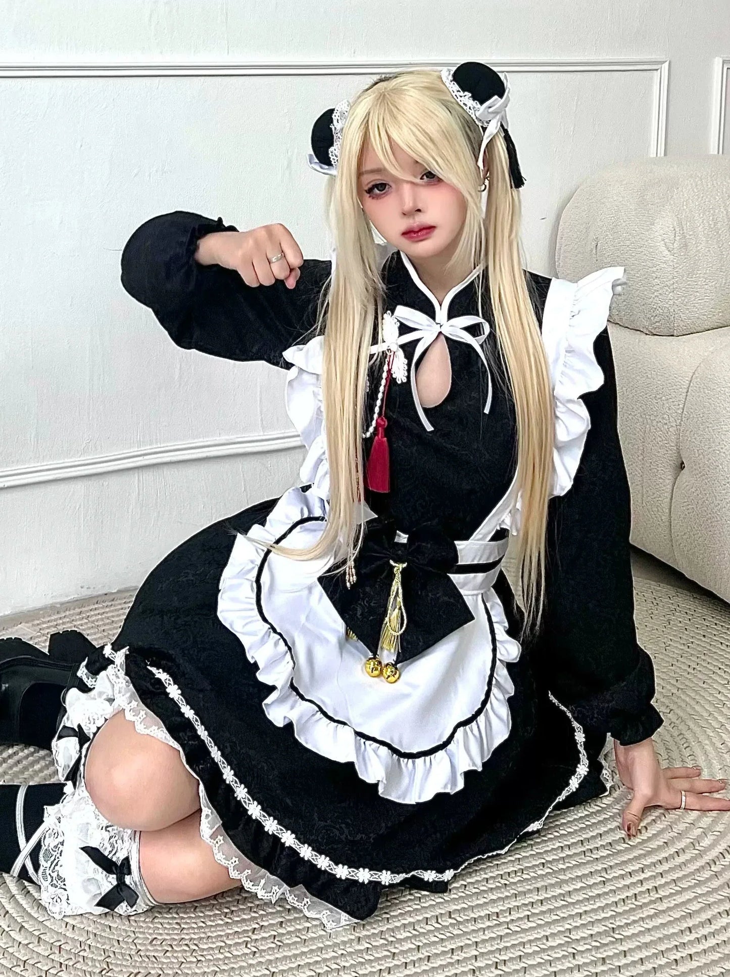 Ensemble de servante chinoise avec manches à ruban noir, tablier, manches et robe longue et courte, blanc
