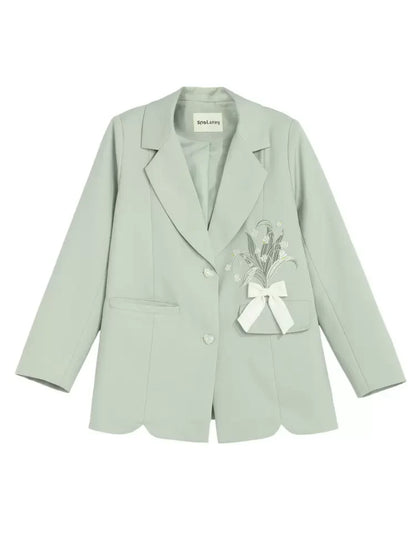 Costume vert menthe à bretelles + veste fleurie et robe à volants en ruban