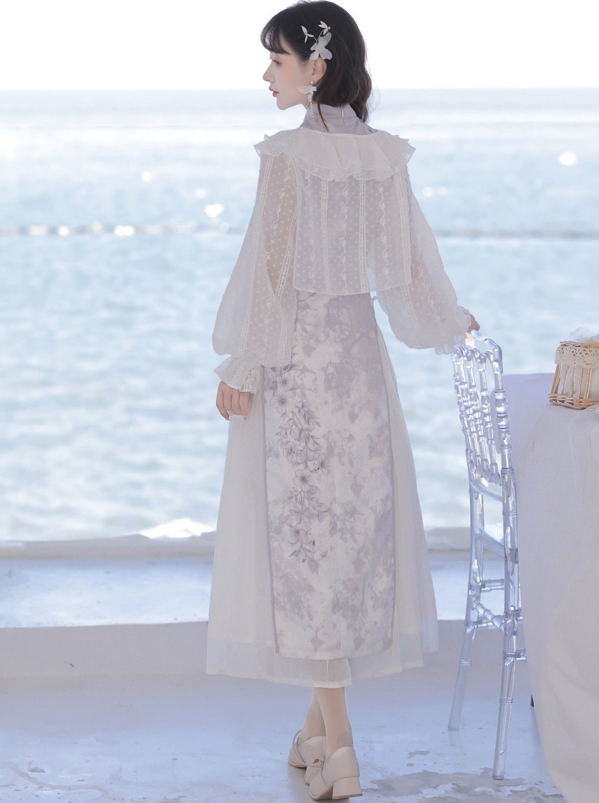 Robe chinoise à volants + cardigan violet à fleurs transparentes légères