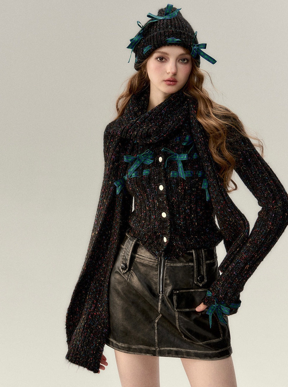 Haut en tricot côtelé à ruban + Bonnet en tricot à ruban + Fleurs en tricot