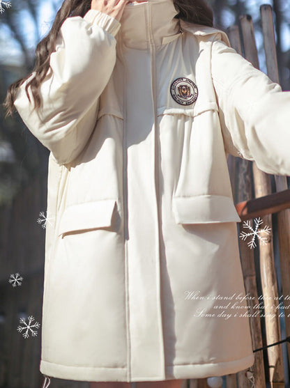 Veste à capuche style universitaire en duvet de pingouin blanc