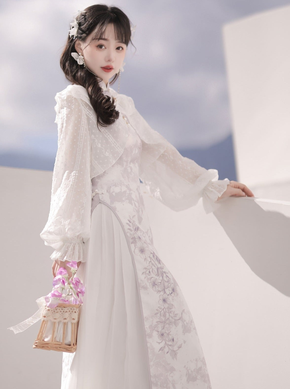 Robe chinoise à volants + cardigan violet à fleurs transparentes légères