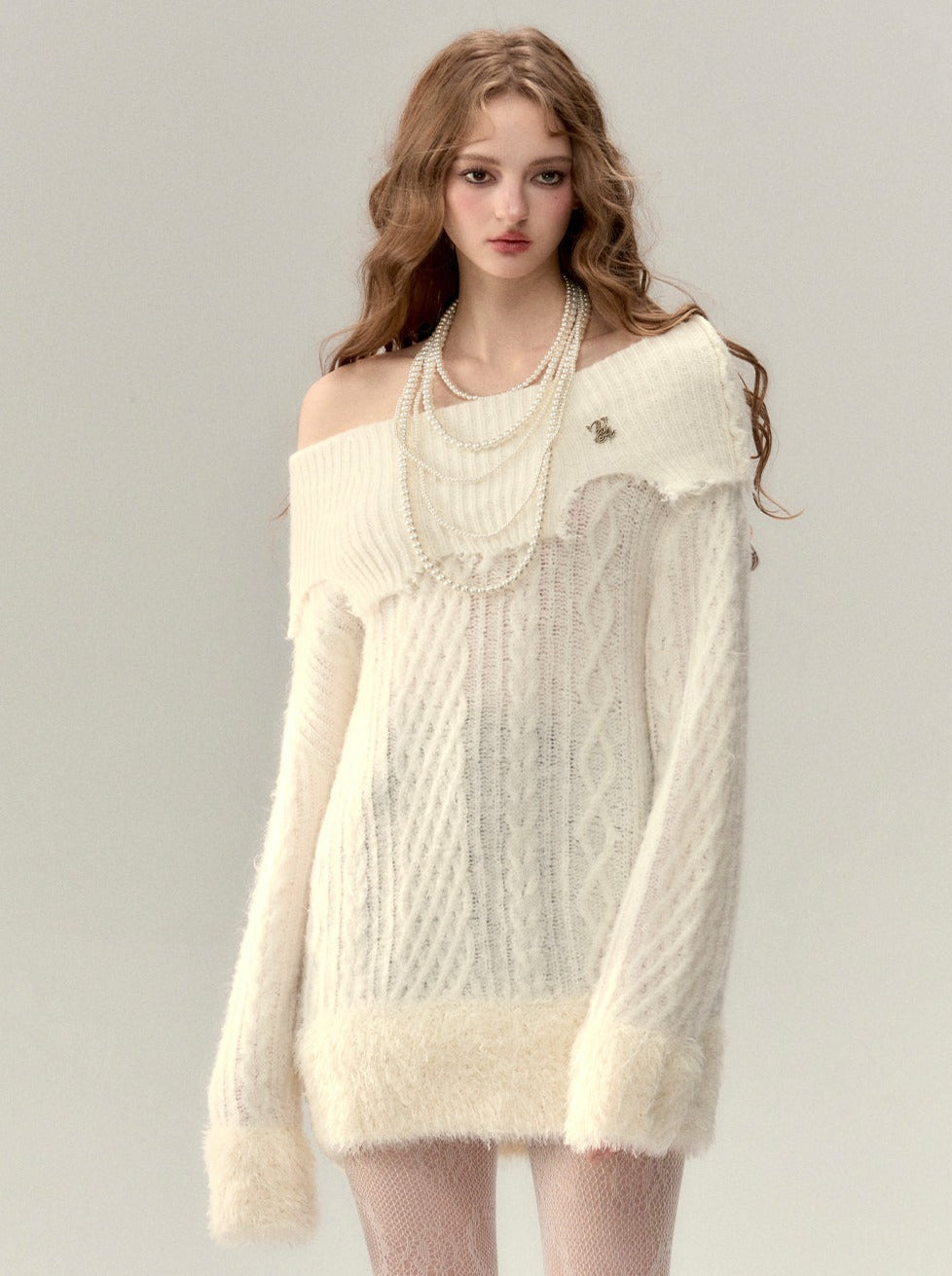 Off-the-shoulder Fur One-pointed Top