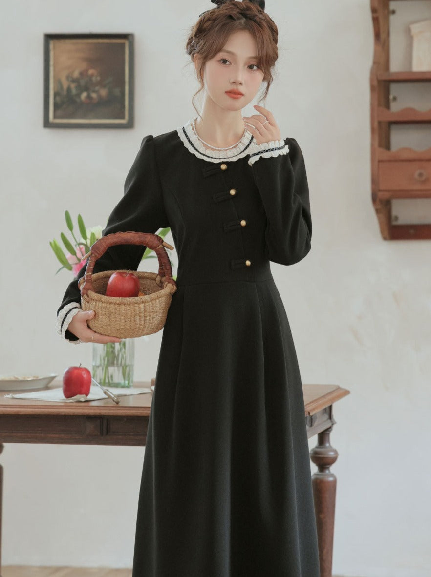 Robe rétro foncée en dentelle douce