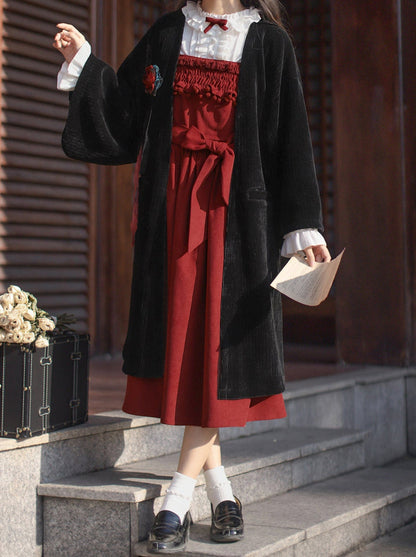 Bretelles tissées roses + chemise intérieure en plumes + robe blanche avec corsage poème + veste à volants rouge à volants rétro rose