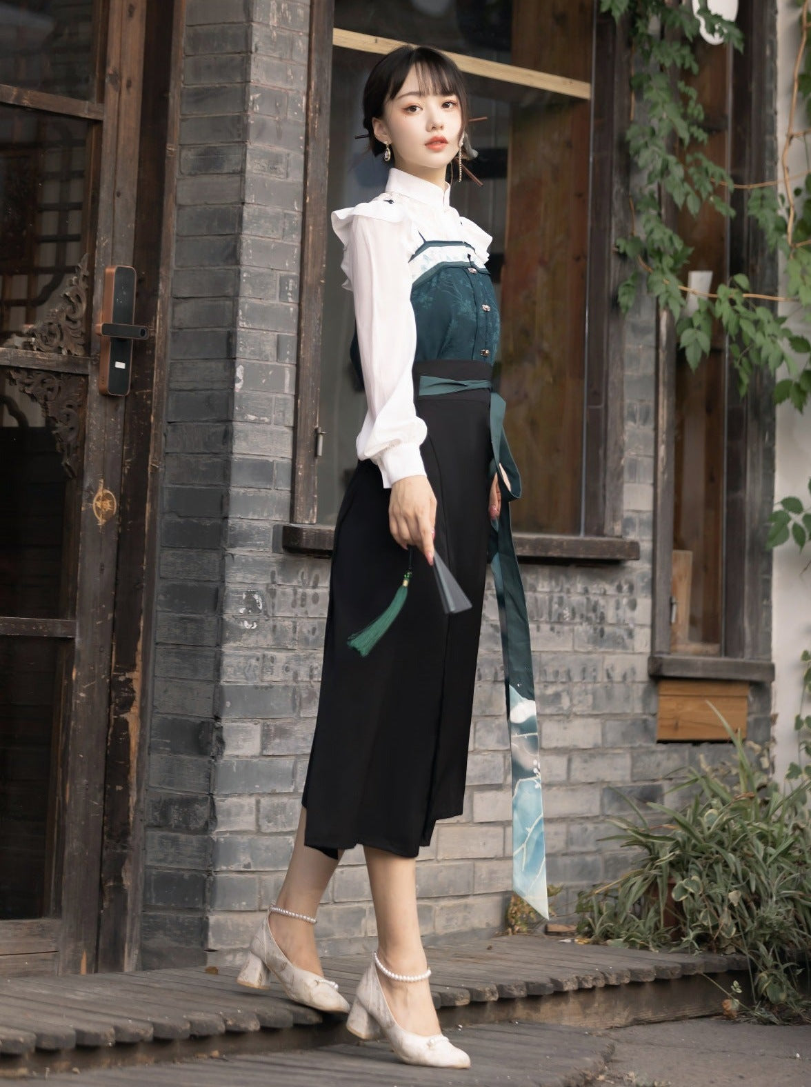China Suspenders Blouse Green Dark + Skirt + Scarf
