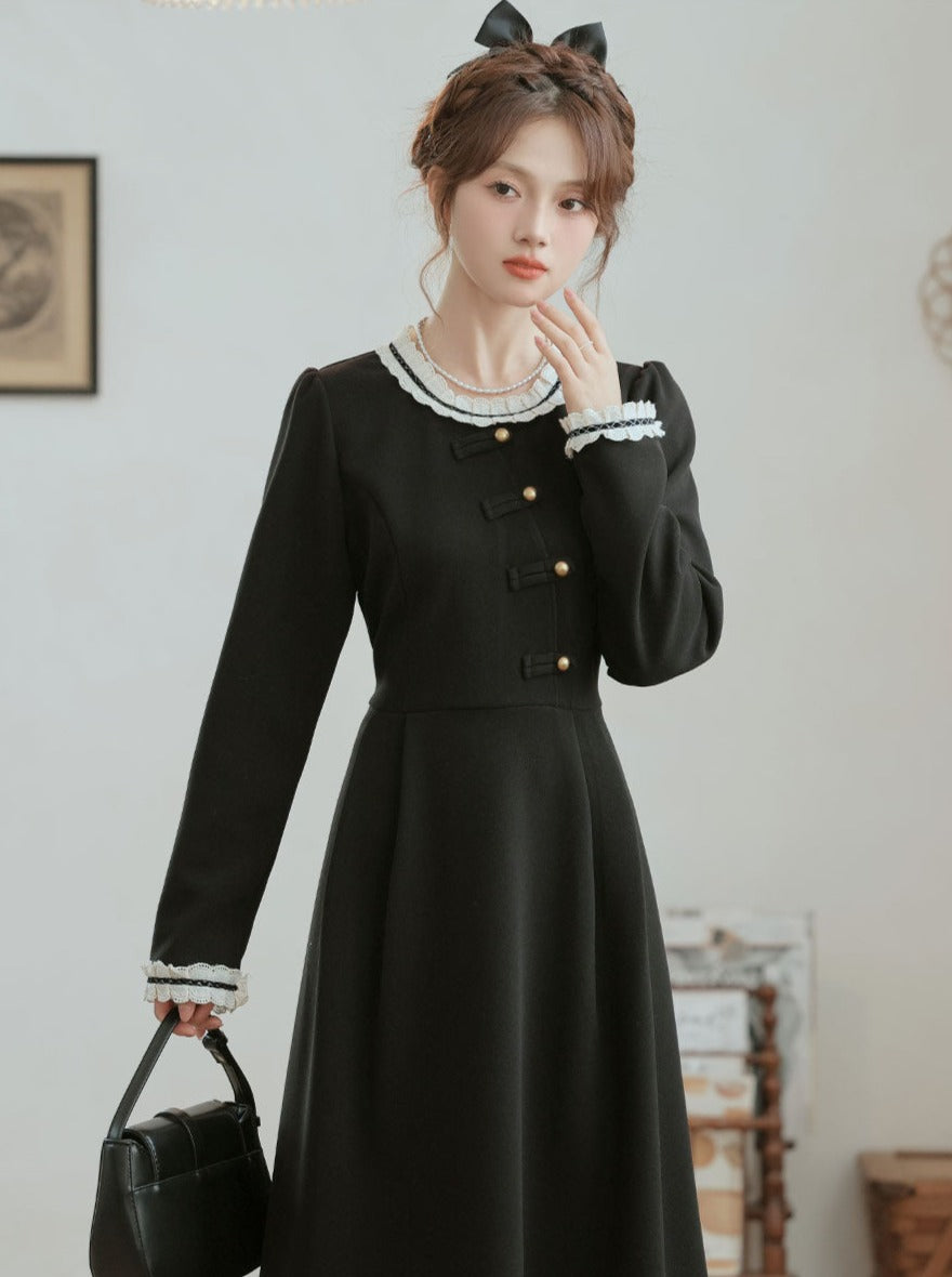 Robe rétro foncée en dentelle douce