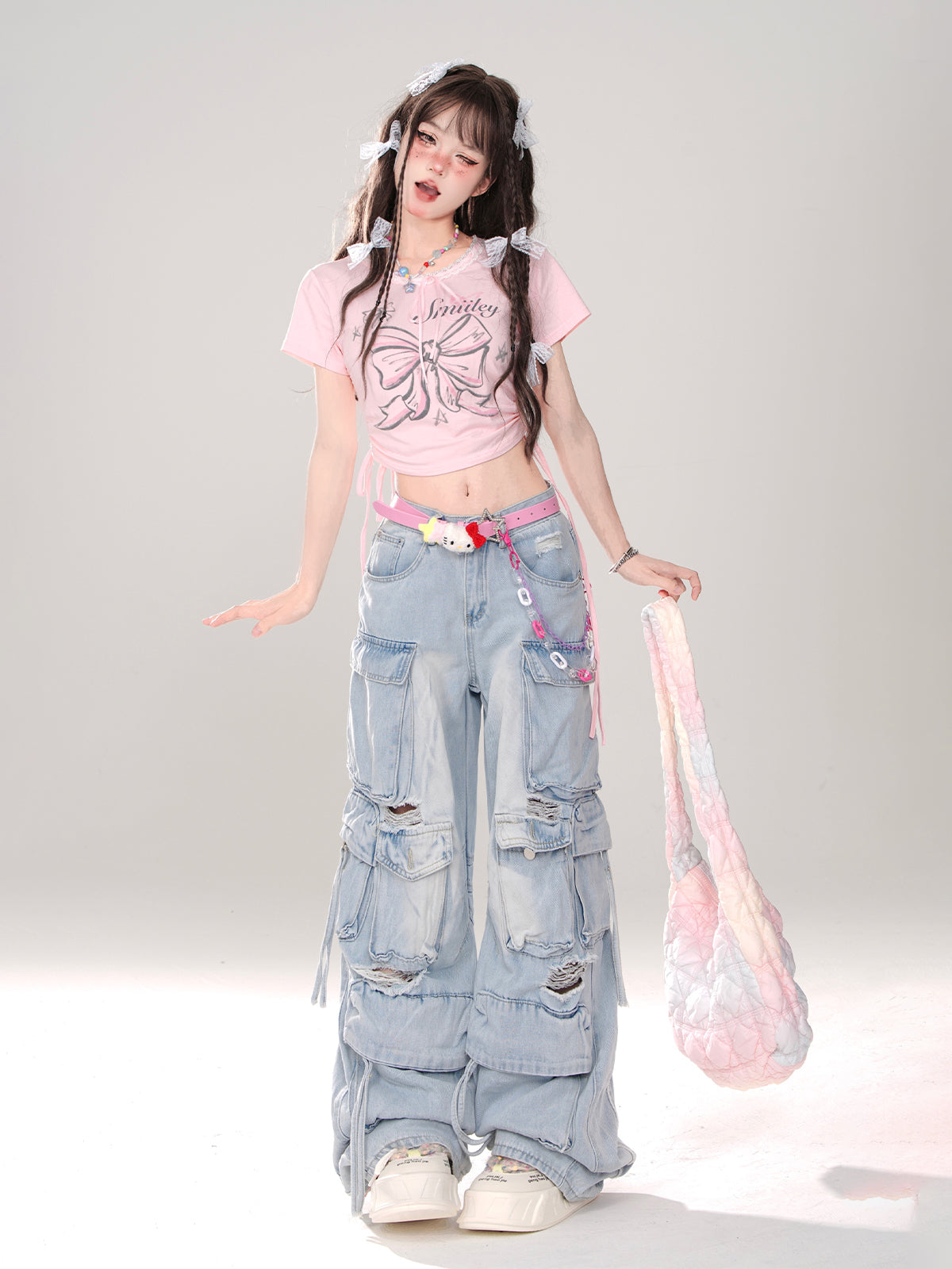 T-shirt slim court en dentelle avec cordon de serrage et ruban rose