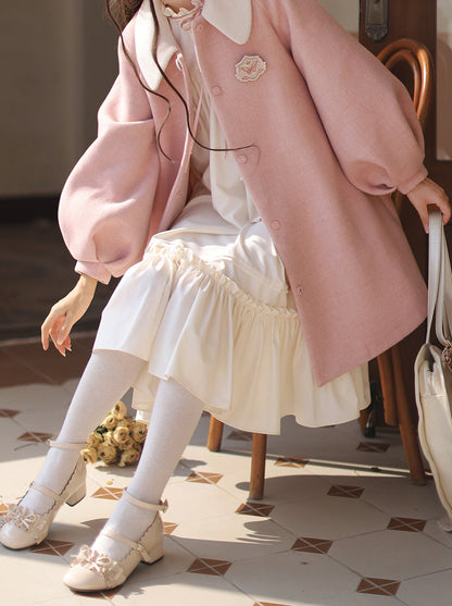 Manteau Lolita à col poupée + badge robe à volants blanc cassé + rose