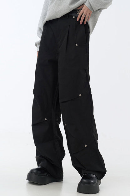 Relaxed pants fit pleated leg