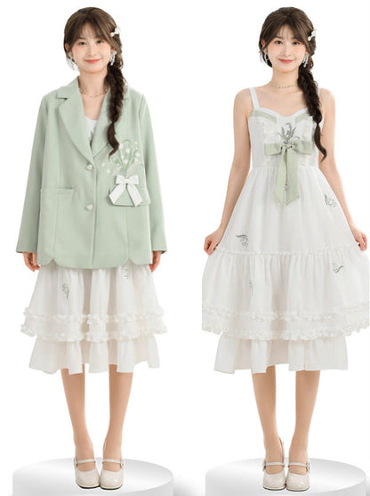 Costume vert menthe à bretelles + veste fleurie et robe à volants en ruban