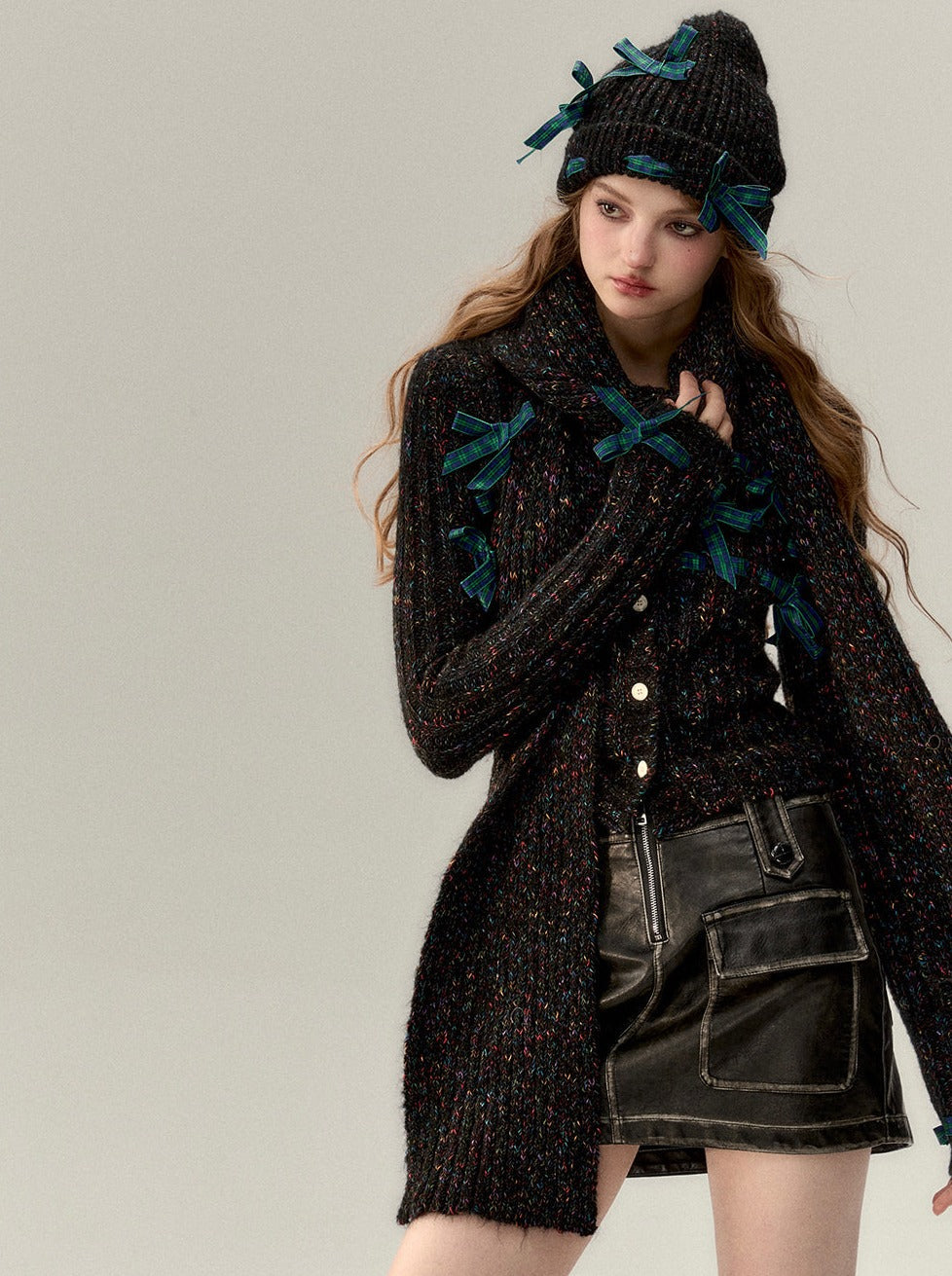 Haut en tricot côtelé à ruban + Bonnet en tricot à ruban + Fleurs en tricot