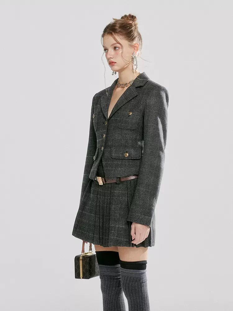 Tailleur jupe à carreaux + veste courte plissée gris fantôme