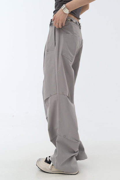 Relaxed pants fit pleated leg