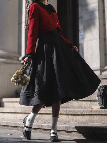 Veste lanterne rouge, manches de costume élégantes, volants, cravate, robe courte noire, ruban, rétro