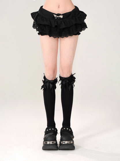 Short en dentelle noire avec ceinture et jupe romantique