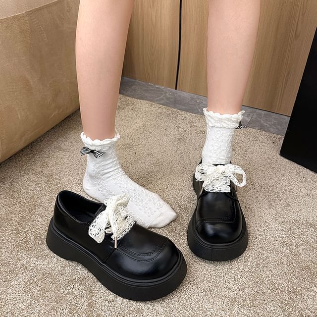 Plateauschuhe mit Schnürung und Einsätzen