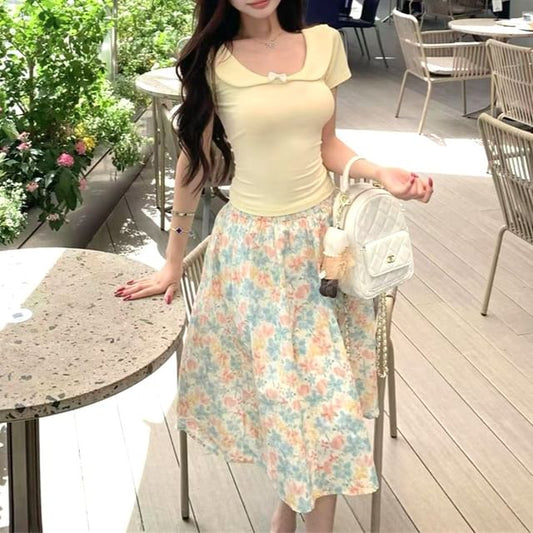 Bow Scoop Short-Sleeve Slim Floral T-Shirt / Midi Neck Fit A-Line Elastic Waist Skirt