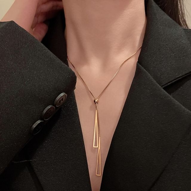 トライアングルネックレスペンダント