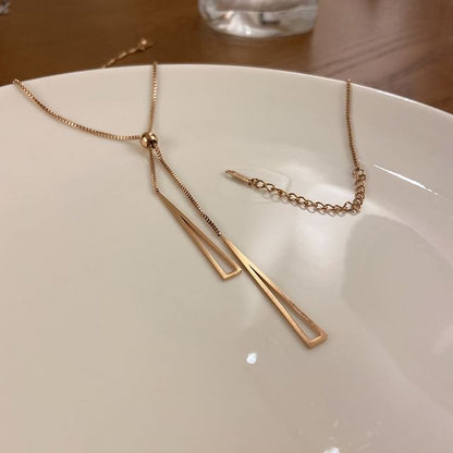 トライアングルネックレスペンダント