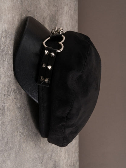 Ring Herz Hut Schwarz Details Gothic Nieten Baskenmütze