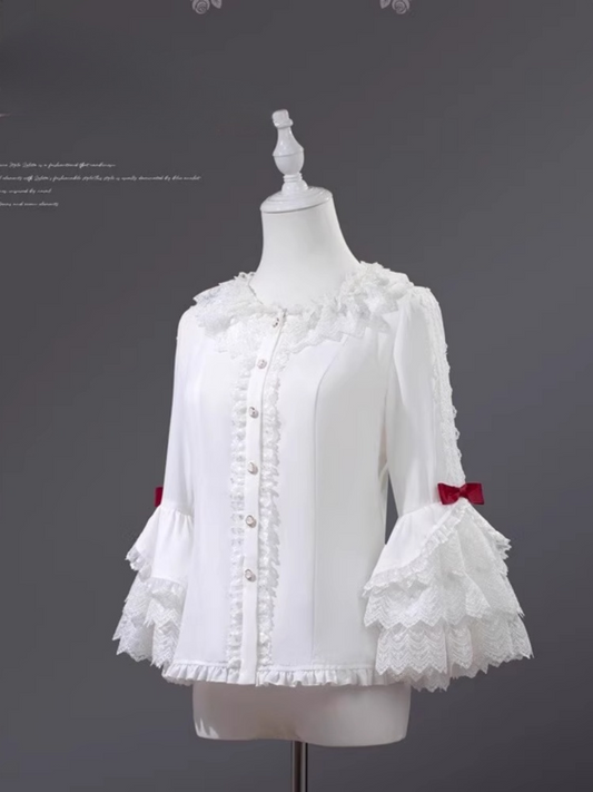 Weiße Lolita-Bluse mit gestuften Glockenärmeln
